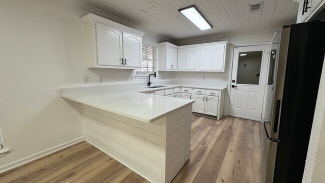 Building Photo - 2312 Coraltree Dr