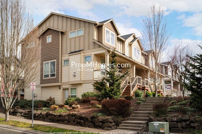 Building Photo - Gorgeous Four Bedroom Townhome in Orenco!