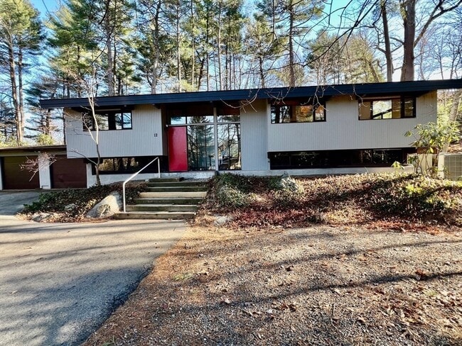 Primary Photo - 12 White Pine Ln