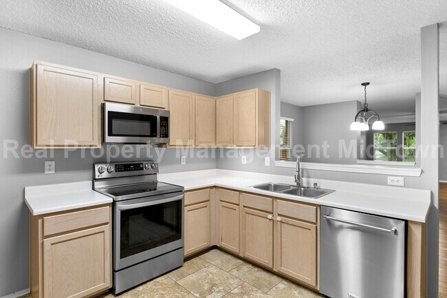Building Photo - Charming 3-Bedroom Home in Arlington – Man...