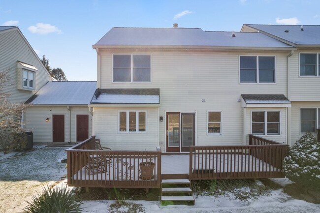 Building Photo - Beautifully Renovated Townhome in The Ridings at Brookside – Macungie