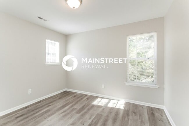 Building Photo - 3 Bedroom Pet-Friendly Home in Charlotte, NC with Main Street Renewal