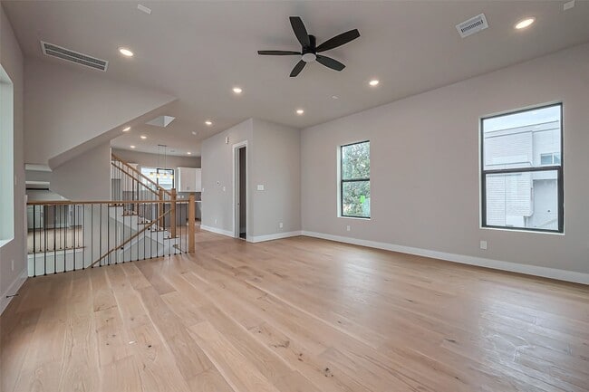 Building Photo - 1222 W 24th St