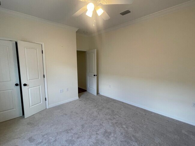 Building Photo - 1578 Hickory St