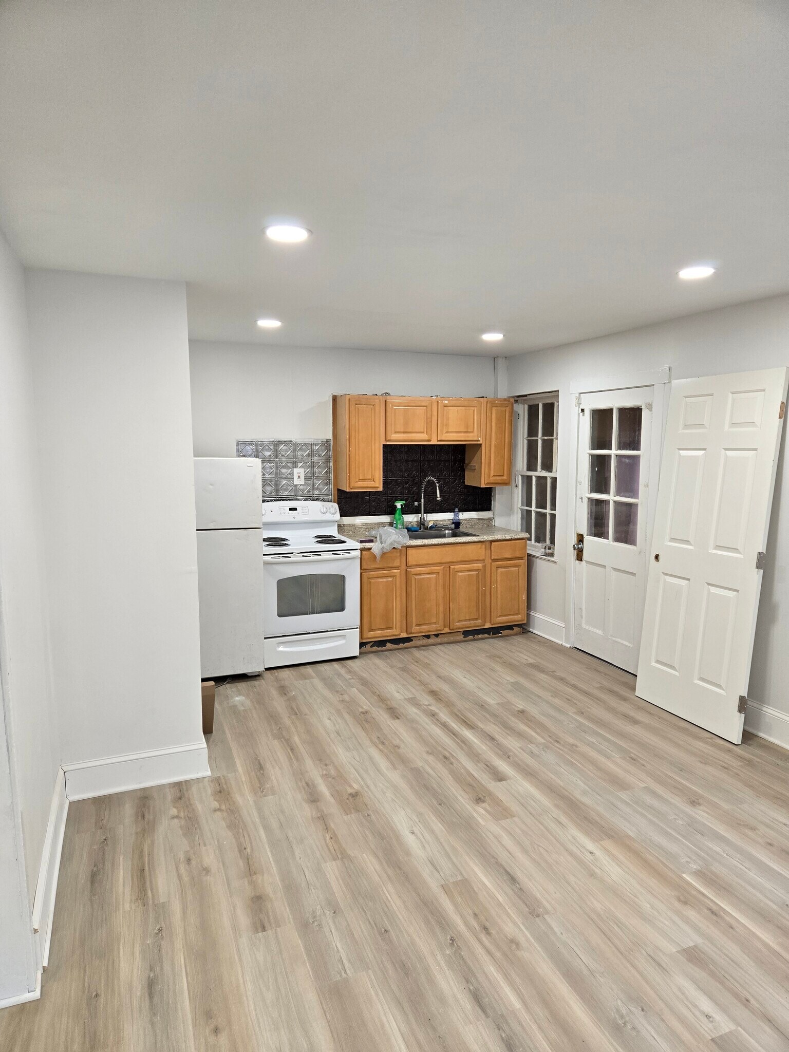 Kitchen - 1414 Willison St