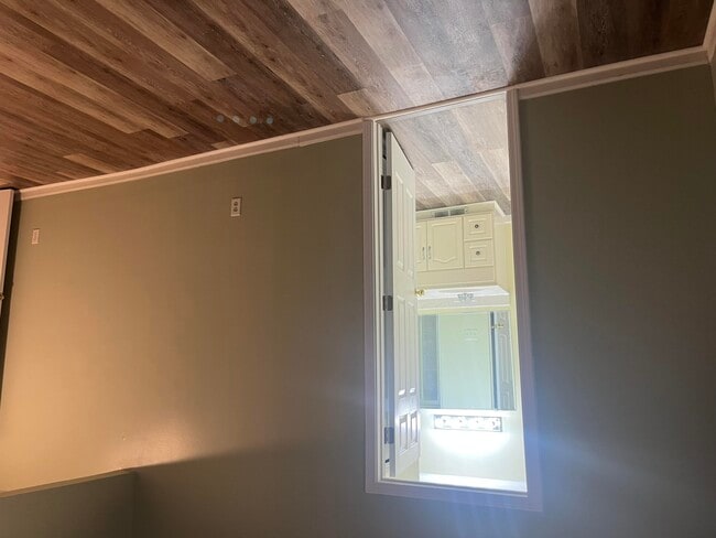 Building Photo - 169 Gateway Dr