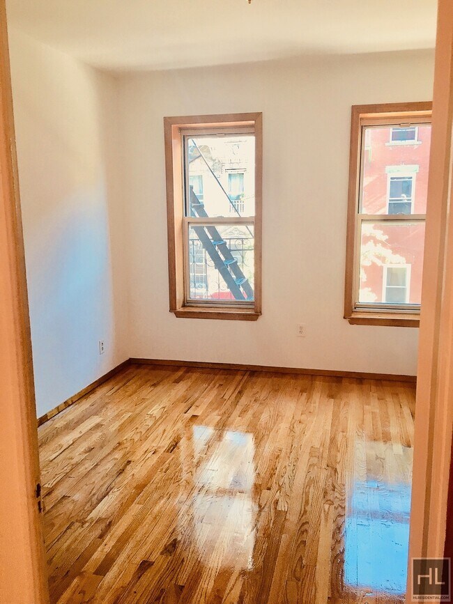 Building Photo - EAST 7 STREET