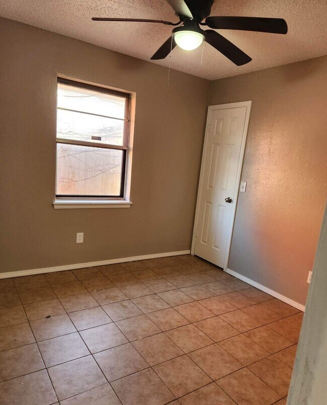 Building Photo - Charming 5 Bedroom Rent to Own Home!!