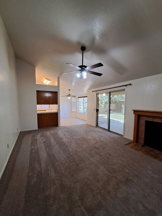 Building Photo - Single Level 3 Bedroom Home Ready to Move in!