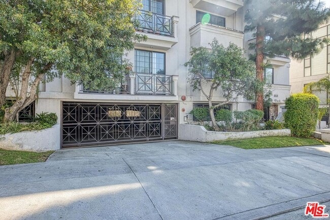 Building Photo - 860 S Lucerne Blvd