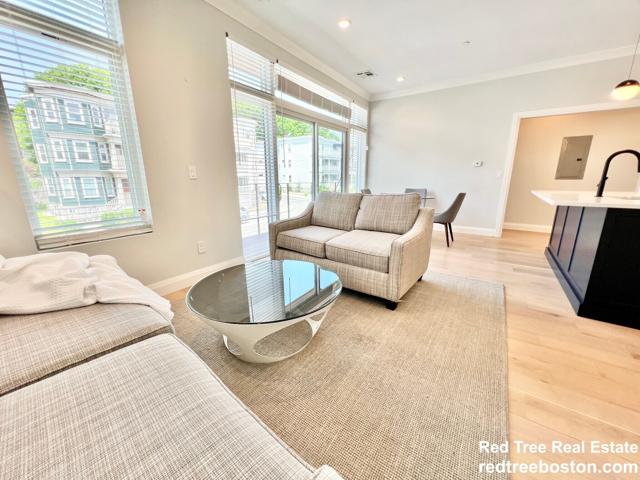 Building Photo - 142 Pleasant St