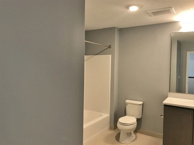 Building Photo - 37 E Ridge Dr