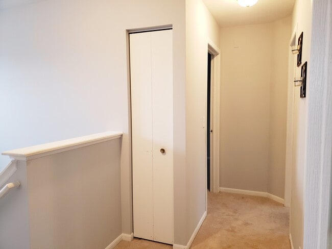 Building Photo - 292 Waterbury Cir