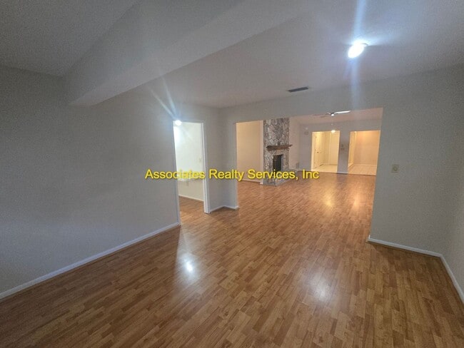 Building Photo - Turkey Creek Condo- Three Bedroom, Two Bath 1840 sf