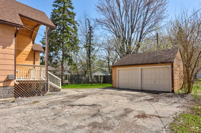 Building Photo - 916 S Webster St