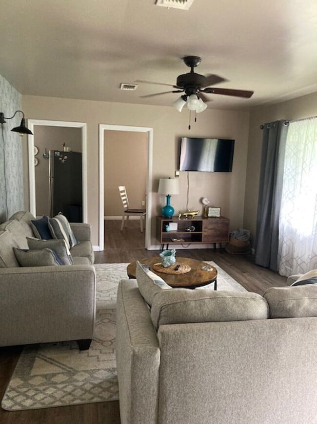 Building Photo - Furnished Long Beach 2 Bedroom