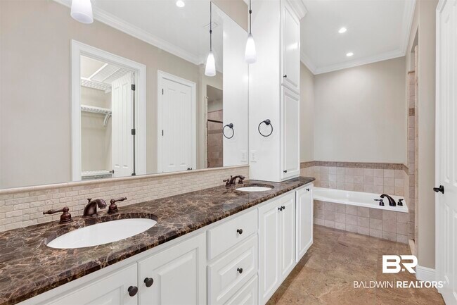 Building Photo - 32491 Water View Dr E