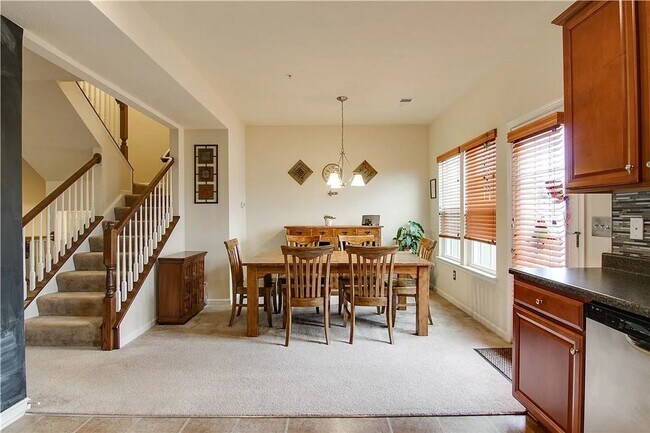 Building Photo - Beautiful 3-Bedroom, 2.5-Bath Townhome in Wexford available September 1!