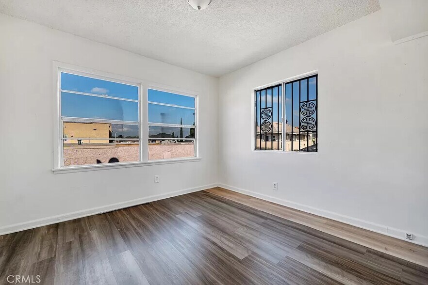 Building Photo - 648 W 41st Dr