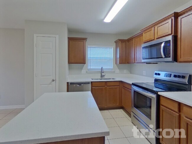 Building Photo - 102 Saddlebag Ct