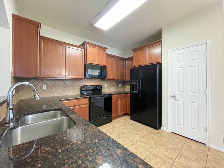 Building Photo - 6632 Burling St