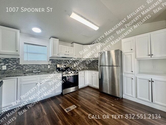 Building Photo - 1007 Spooner St