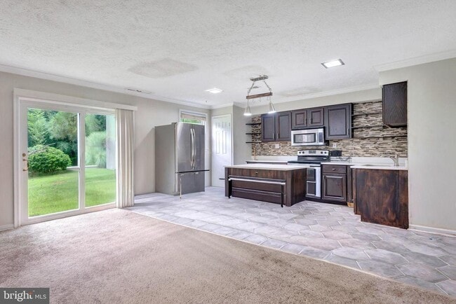 Primary Photo - 15584 Peach Walker Dr