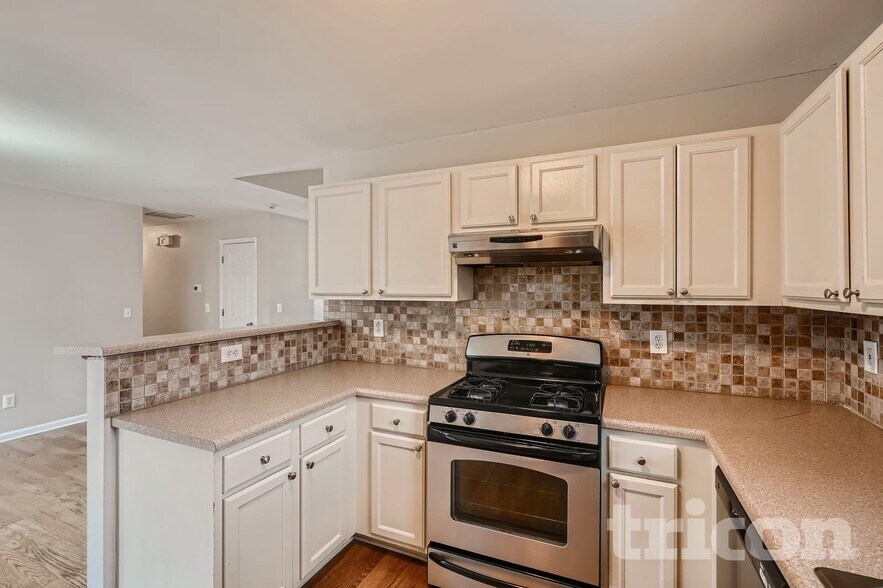 Building Photo - 3160 Brookfield Dr SW