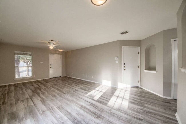 Building Photo - Charming 3-bedroom, 2-bathroom home in Wildhorse!