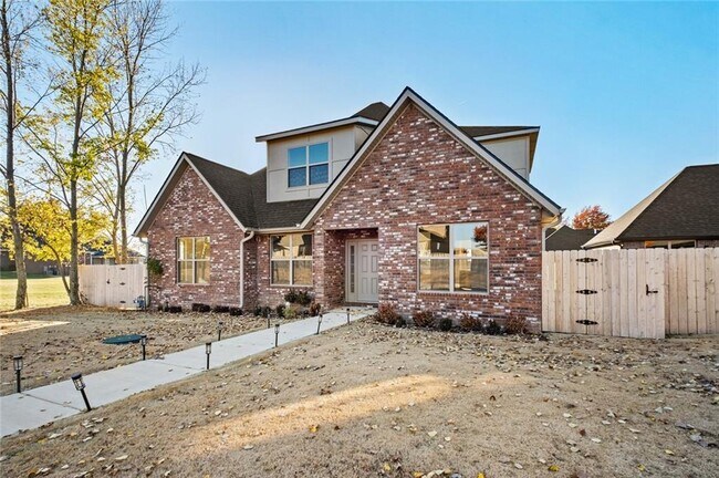 Building Photo - 585 S Rainbow Rd