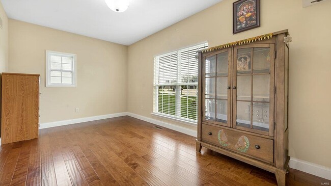 Building Photo - 303 Gateview Dr