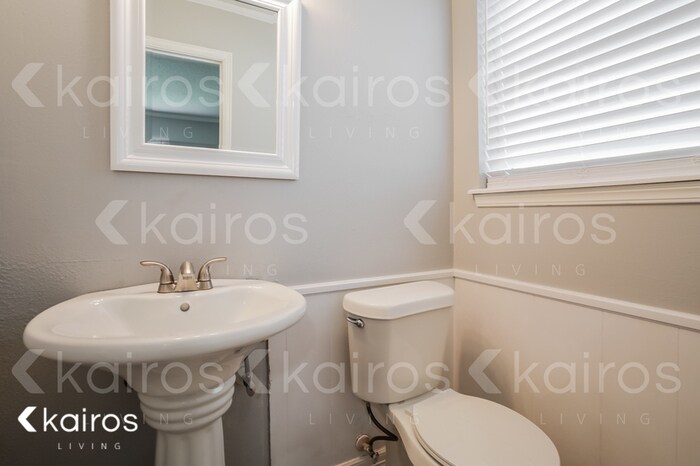 Building Photo - 204 NE 19th St