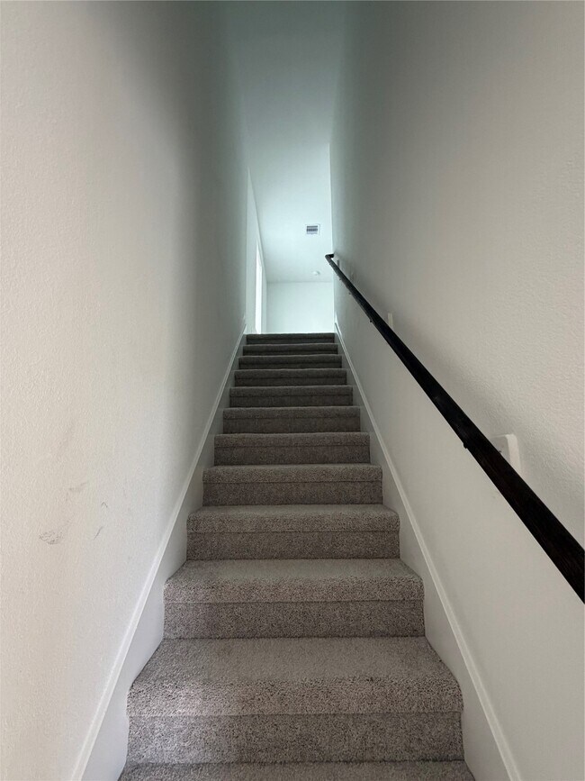 Building Photo - 16718 Spotted Oak Dr