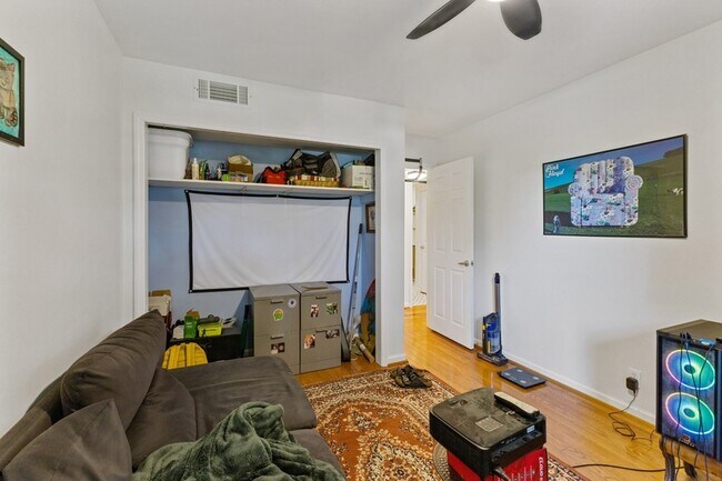 Building Photo - 515 Basswood Ave