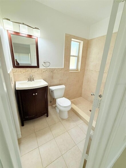 Building Photo - 2300 SW 24th St