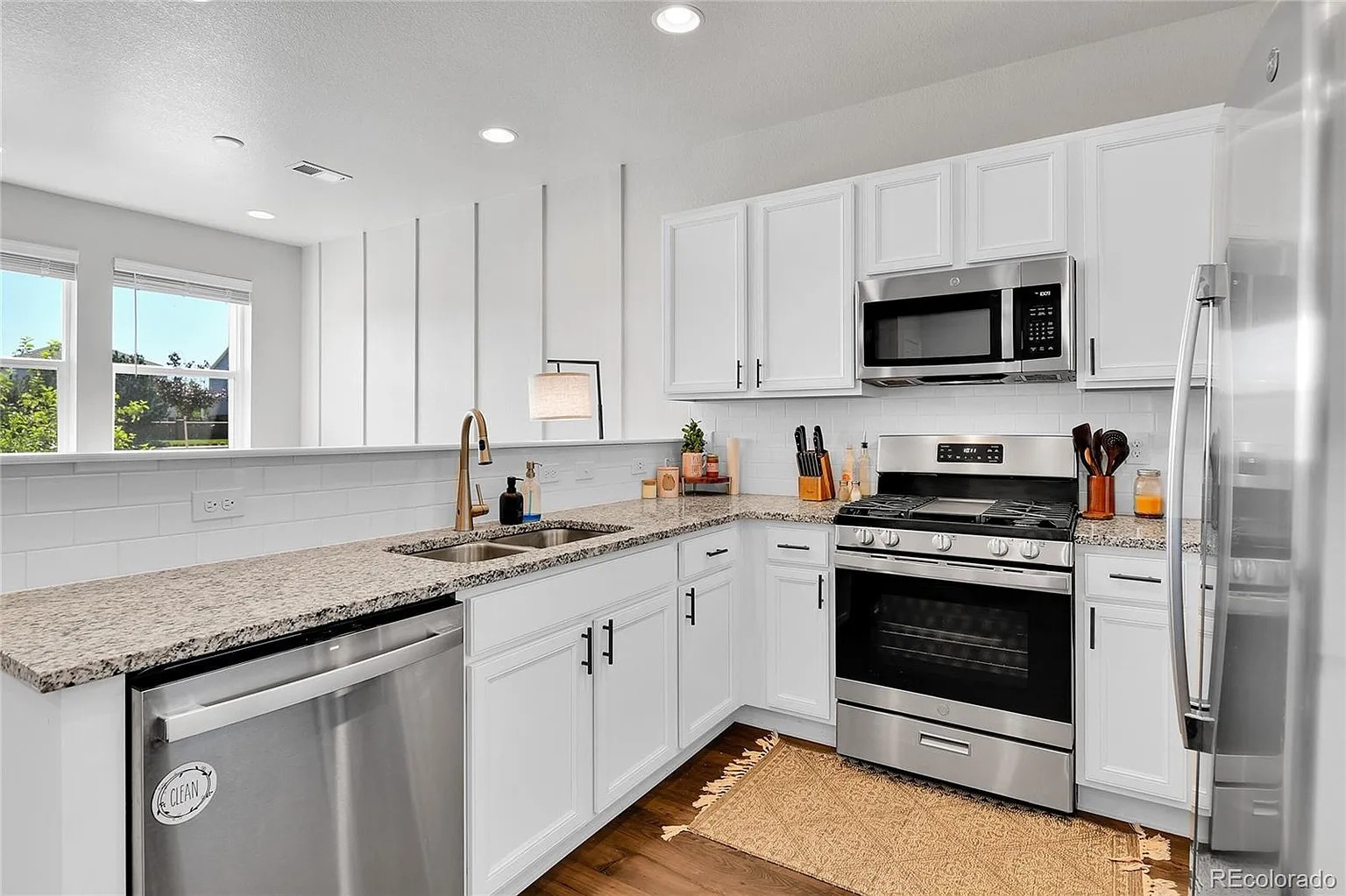 Building Photo - 6459 N Dunkirk St