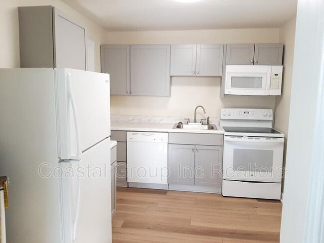 Building Photo - 437 Lenox Ave