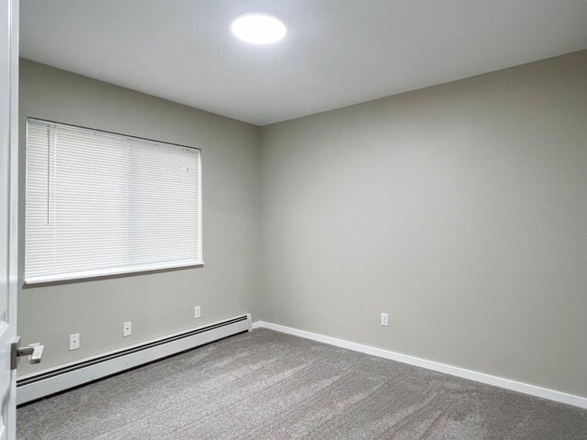 Building Photo - 17416 Adams Ln