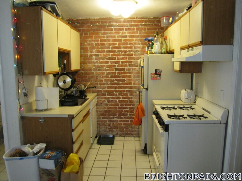 Building Photo - 66 Murdock St