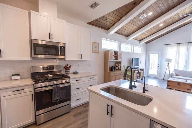 Building Photo - 1358 Landon Hills Dr
