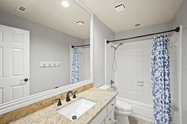 Building Photo - 2654 Milburn Dr