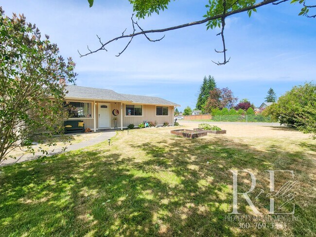 Building Photo - Earthy Warm and Inviting 3-Bd Rambler