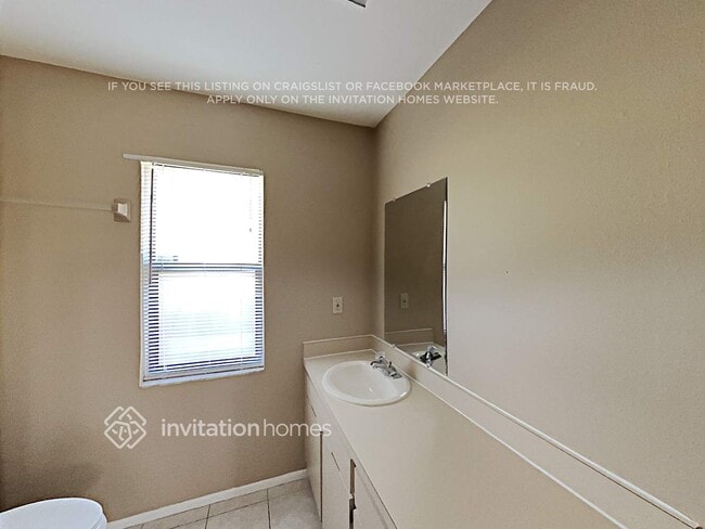 Building Photo - 3040 Oak View Dr
