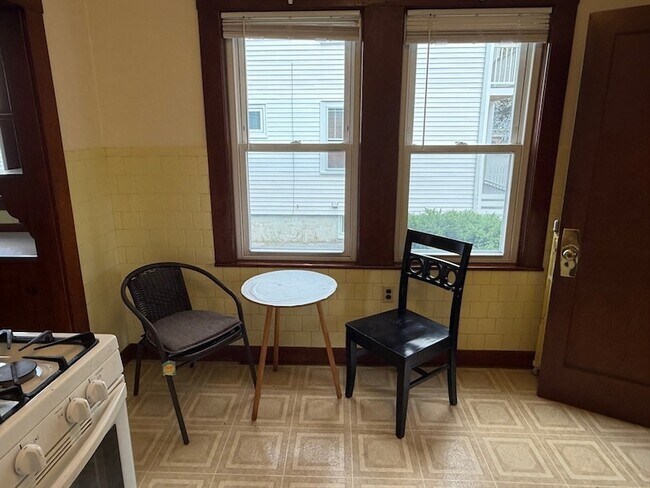 Building Photo - 63 Park St