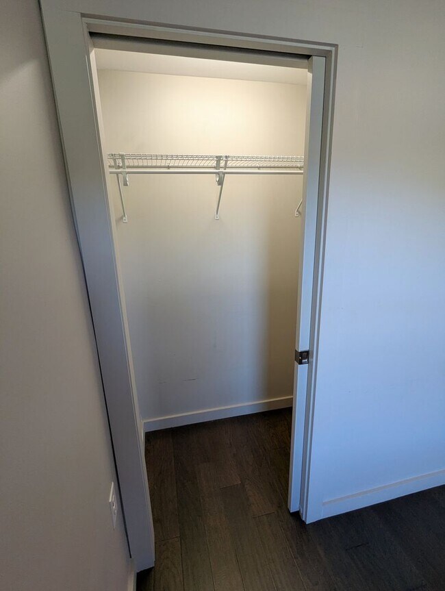 Building Photo - 3 Bedroom 2 Bathroom Single Family Home (L...