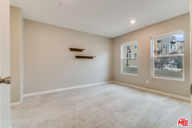 Building Photo - 713 Daniel Freeman Cir