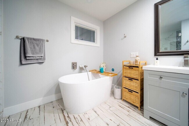 Building Photo - 11470 N 64th St