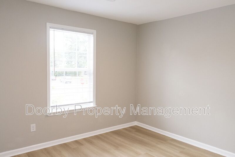 Building Photo - 3635 6th Ave