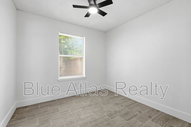 Building Photo - 5517 Wellesley Ave