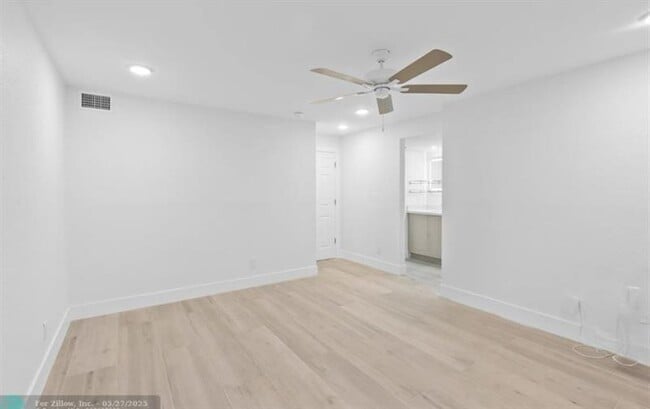 Building Photo - 6085 N Sabal Palm Blvd